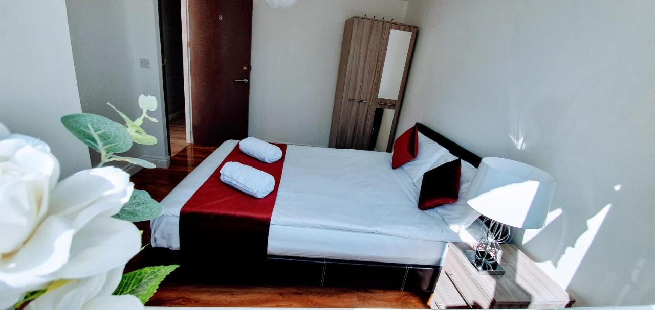 Alexandra Contractor House - Free Parking For Large Vans, Free Wifi & Netflix By Firoz Property Management Maison d'hôtes
